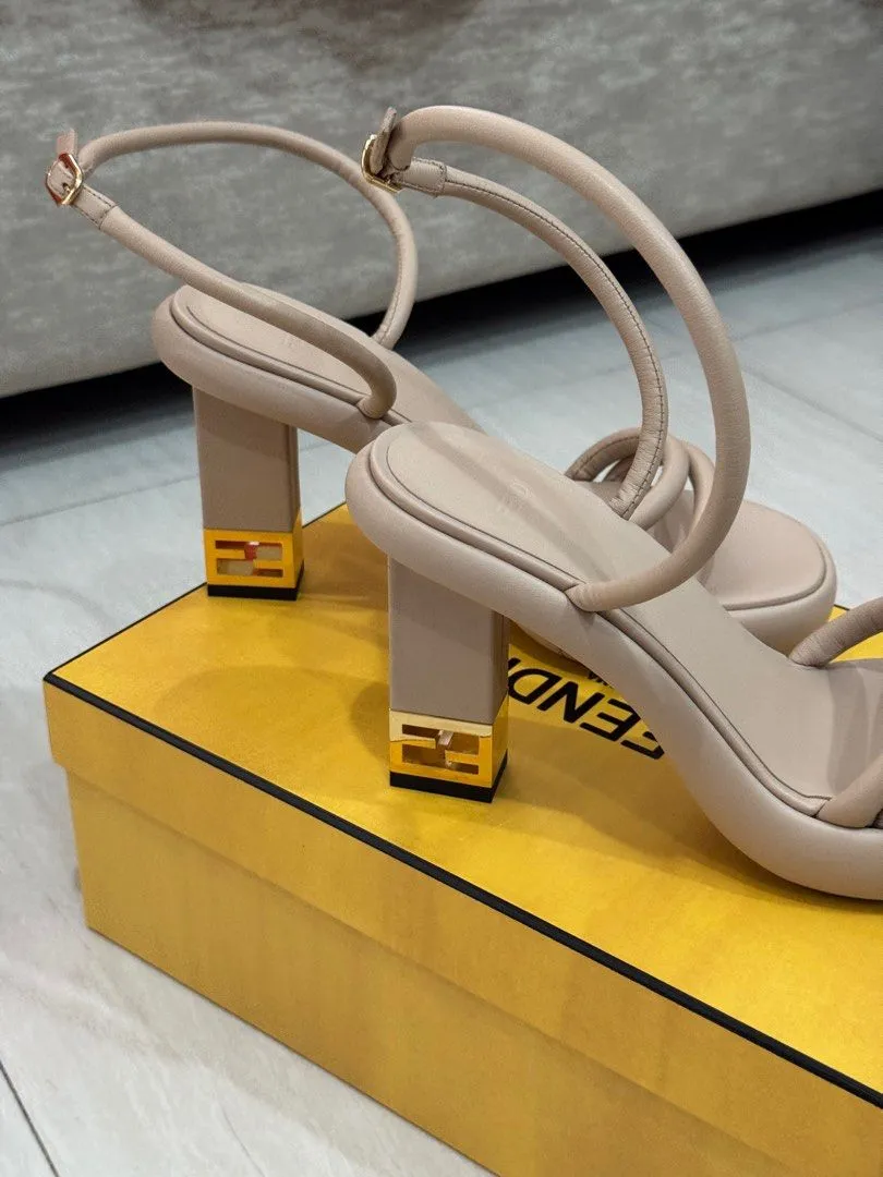 <b>FENDI</b> <br>Baguette Sandlals 38