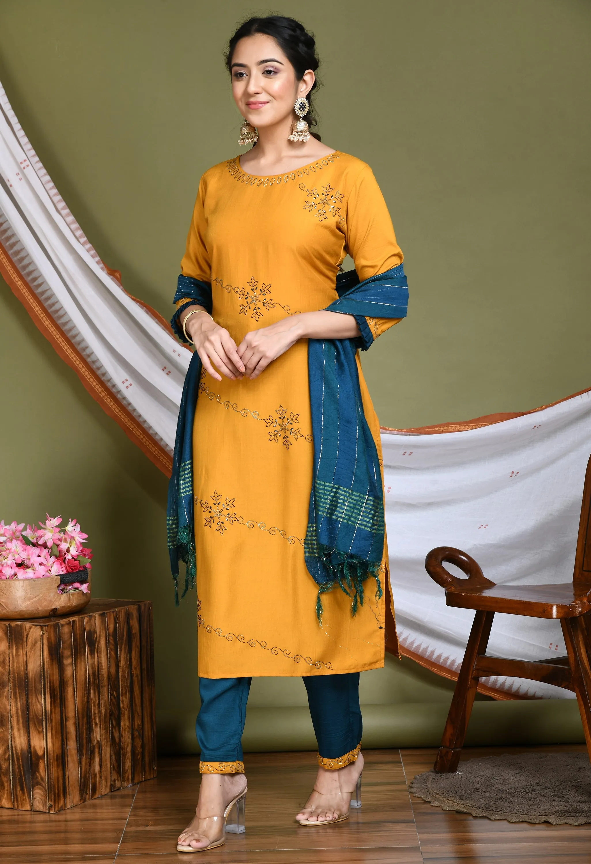 Plus Size Women Yellow Embellished Kurta Pant Set