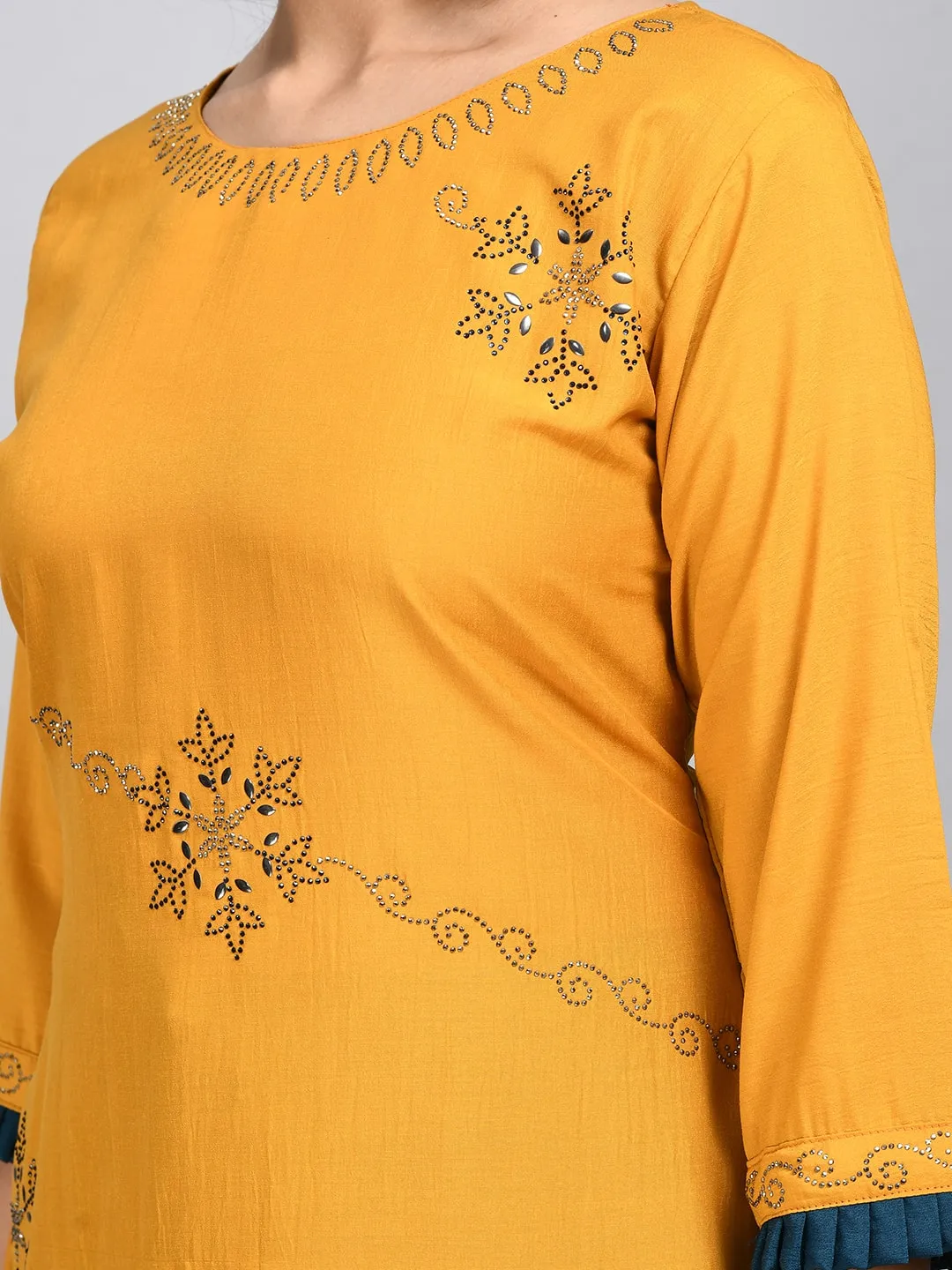 Plus Size Women Yellow Embellished Kurta Pant Set
